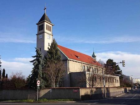 Kostel Panny Marie Královny míru, Lhotka